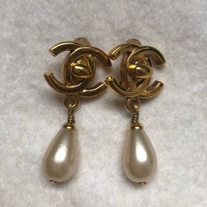 Auth. Vintage Chanel Pearl Clip on CC Earrings